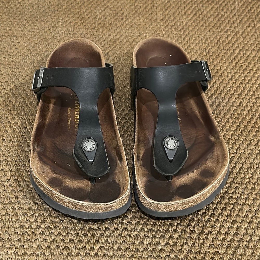 Size 37 7.5 or 8 Birkenstock gizeh sandal black